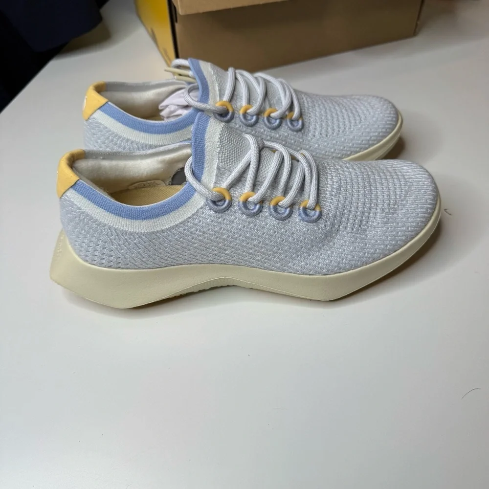 Allbirds Women's Tree Dasher 2 Breezy Blue with a Hush Beige 10.5